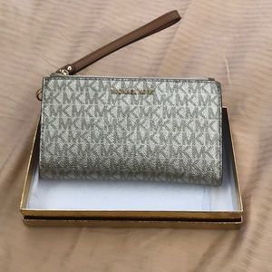 Michael Kors Wristlet Wallet pouch